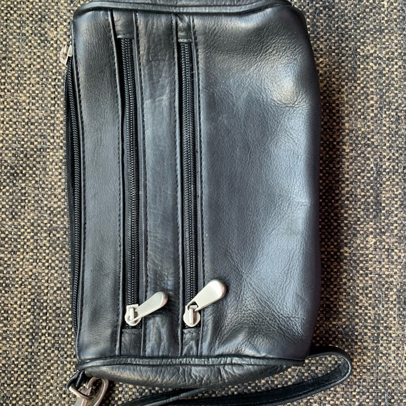 Large wristlet clutch - Picture 1 of 3